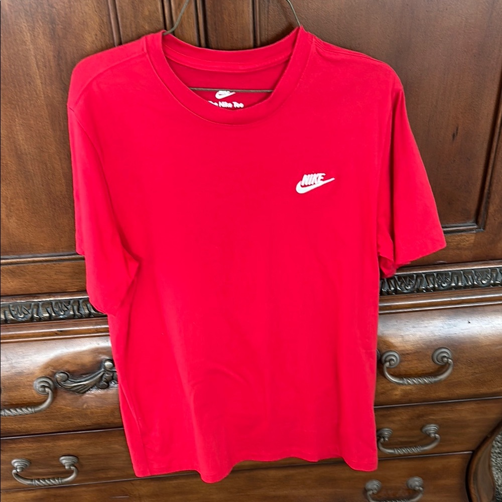 Nike Red T-Shirt Mens Medium